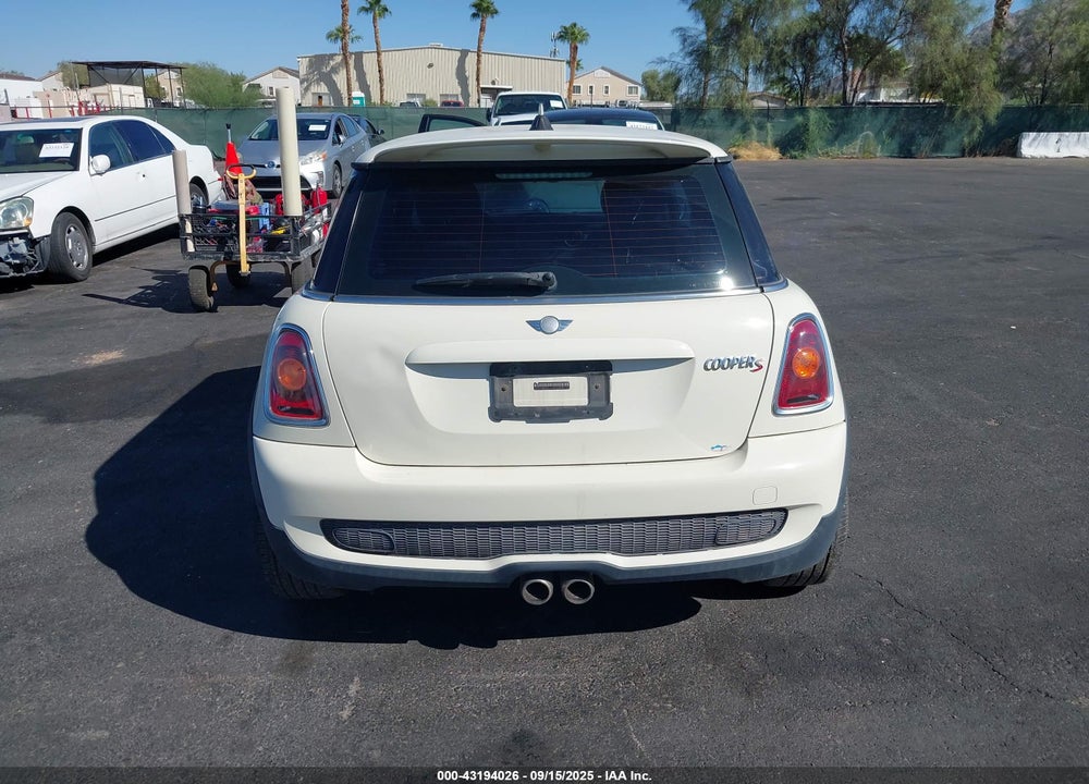 2008 MINI COOPER S VIN: WMWMF73548TT92343