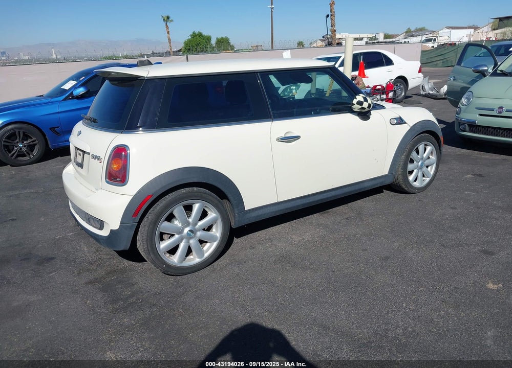 2008 MINI COOPER S VIN: WMWMF73548TT92343