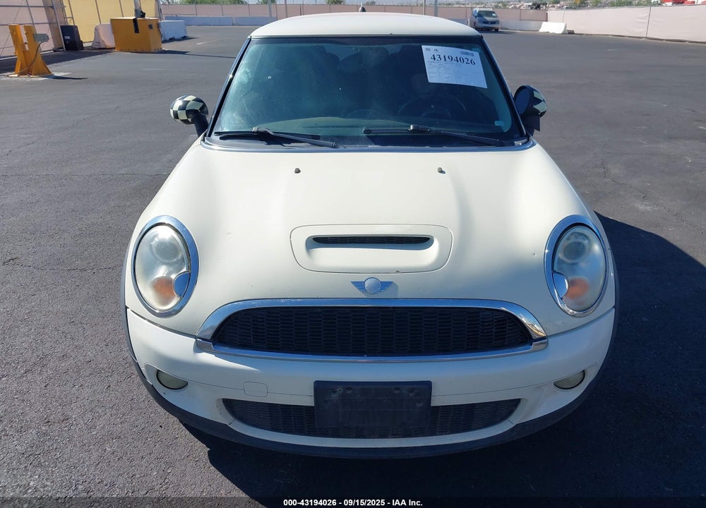 2008 MINI COOPER S VIN: WMWMF73548TT92343
