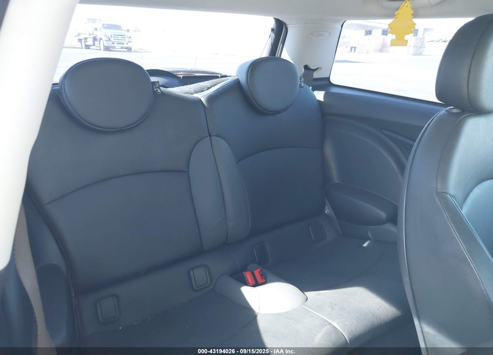 2008 MINI COOPER S VIN: WMWMF73548TT92343