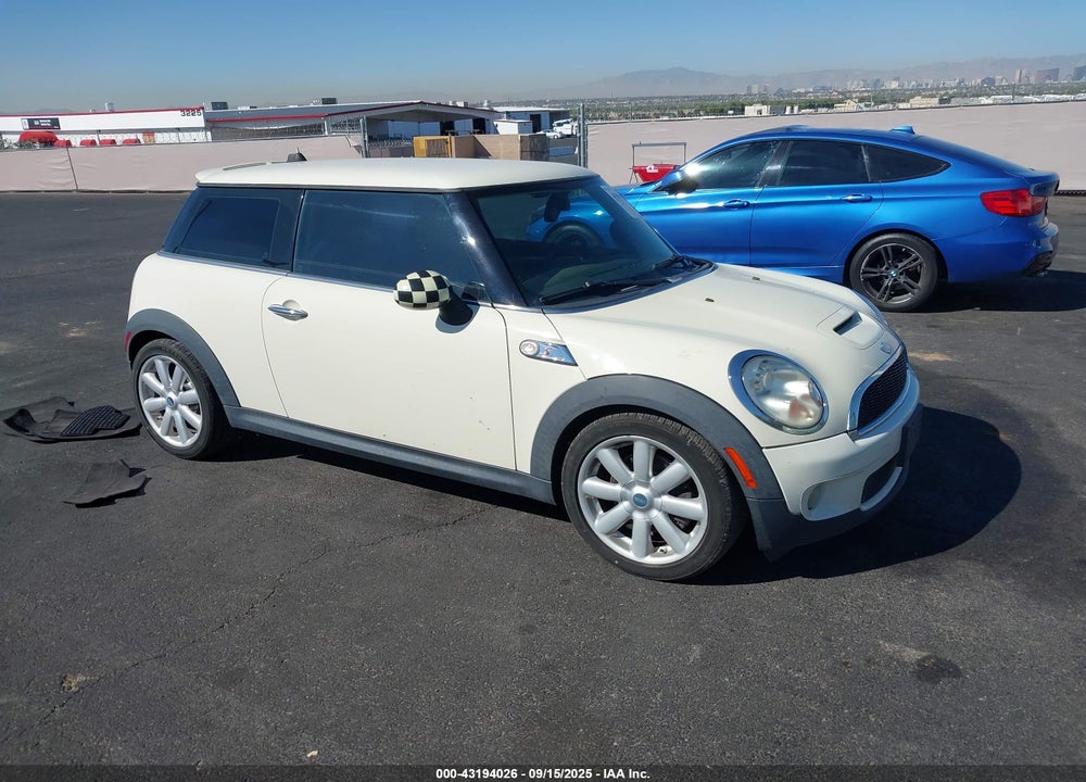2008 MINI COOPER S VIN: WMWMF73548TT92343