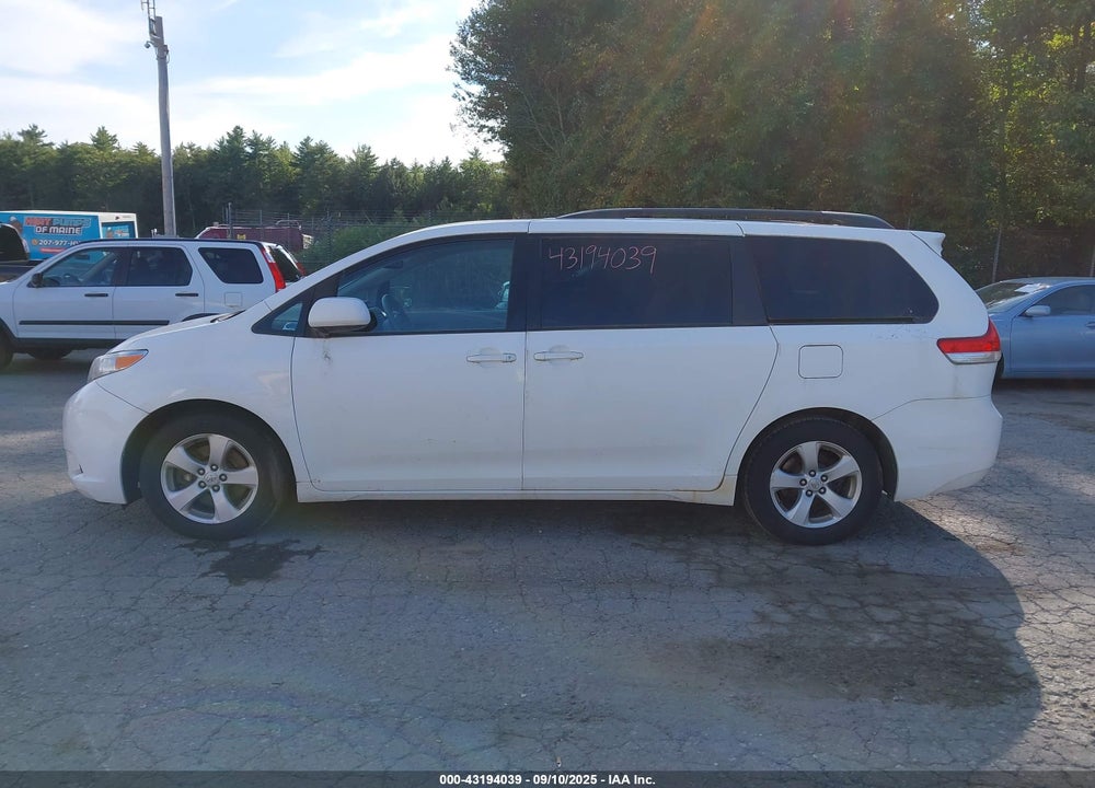 2011 TOYOTA SIENNA LE V6 VIN: 5TDKK3DC5BS066830