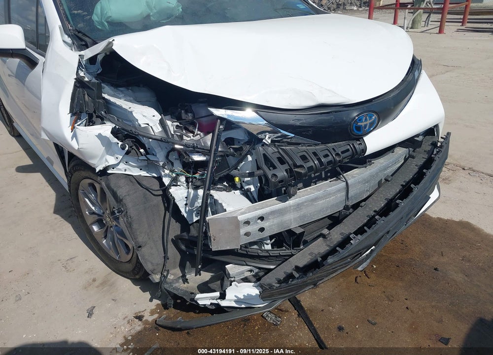 2025 TOYOTA SIENNA LE VIN: 5TDKRKEC6SS239646
