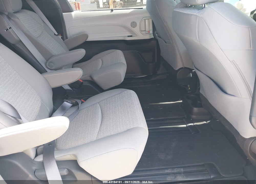 2025 TOYOTA SIENNA LE VIN: 5TDKRKEC6SS239646