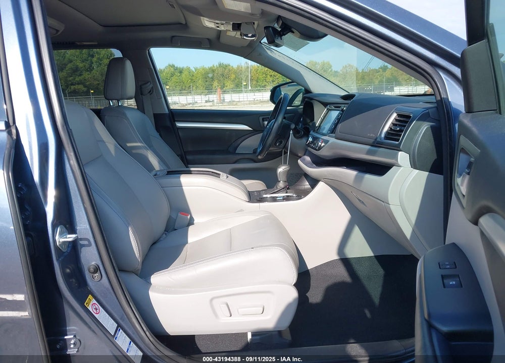 2017 TOYOTA HIGHLANDER VIN: 5TDJZRFH1HS405112