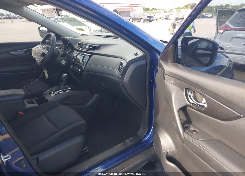 2017 NISSAN ROGUE VIN: KNMAT2MT2HP536530