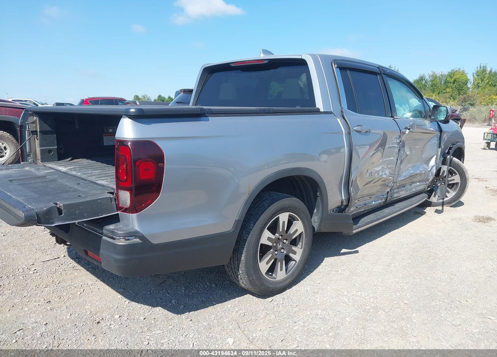 2017 HONDA RIDGELINE VIN: 5FPYK3F61HB009417