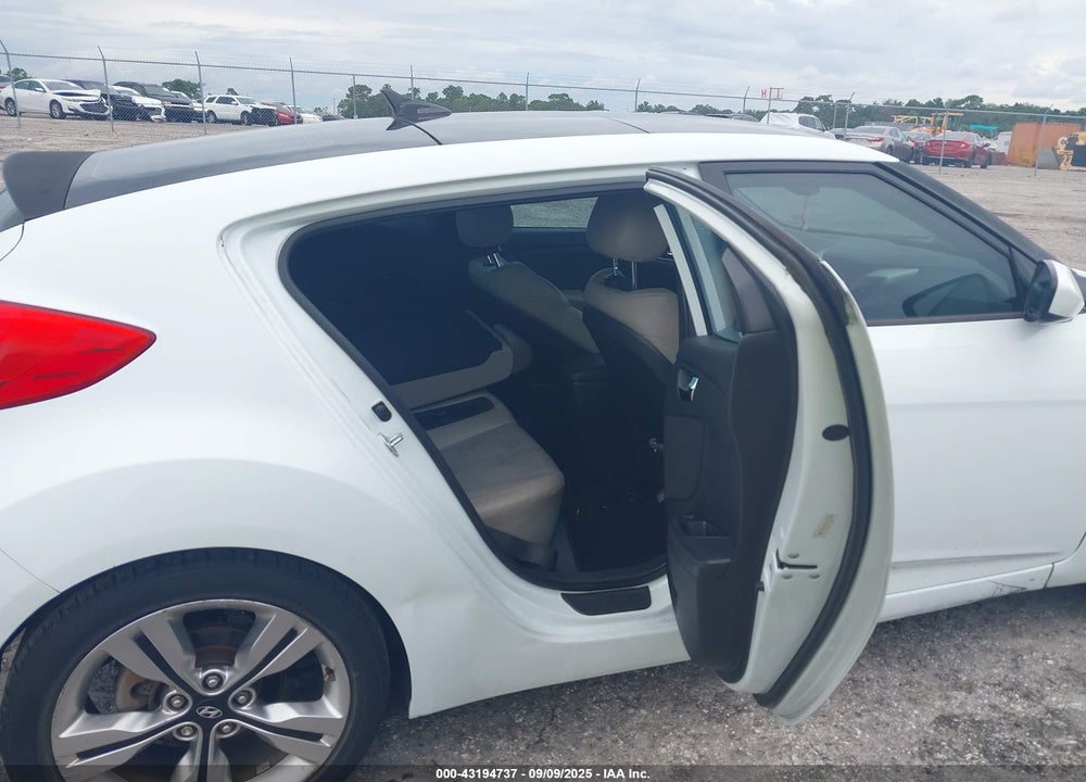 2013 HYUNDAI VELOSTER VIN: KMHTC6AD7DU122115