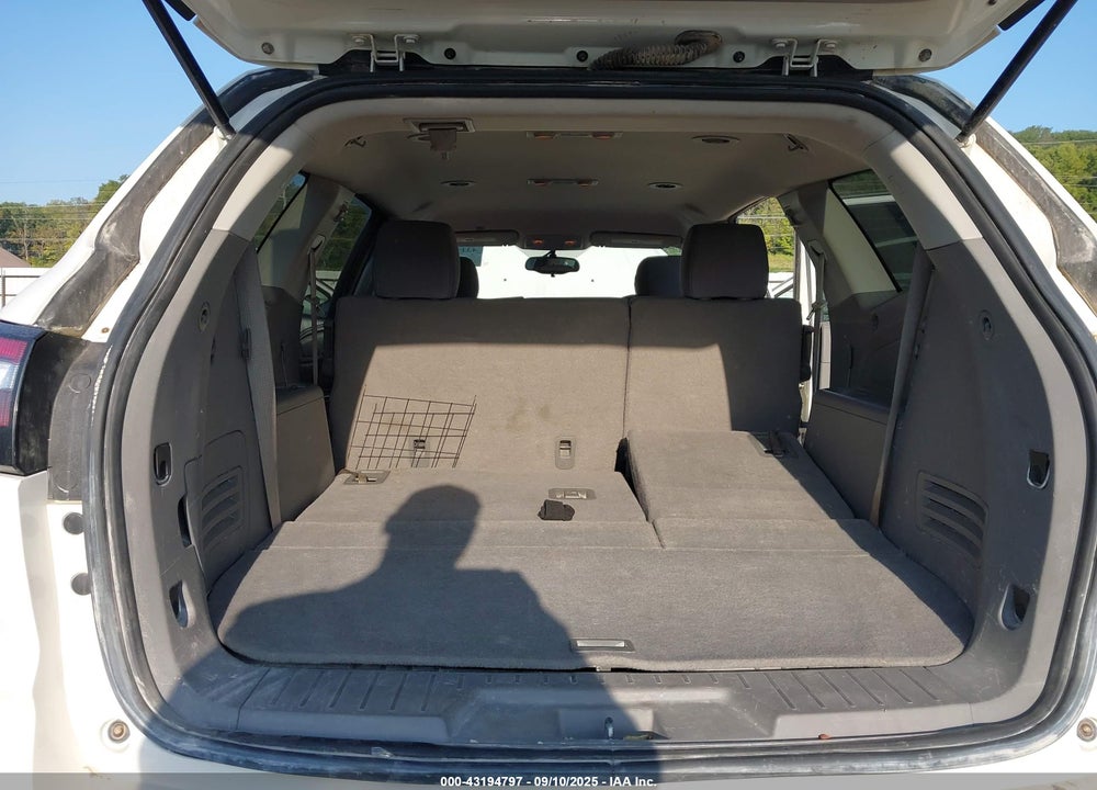 2013 CHEVROLET TRAVERSE LS VIN: 1GNKVFED5DJ177157