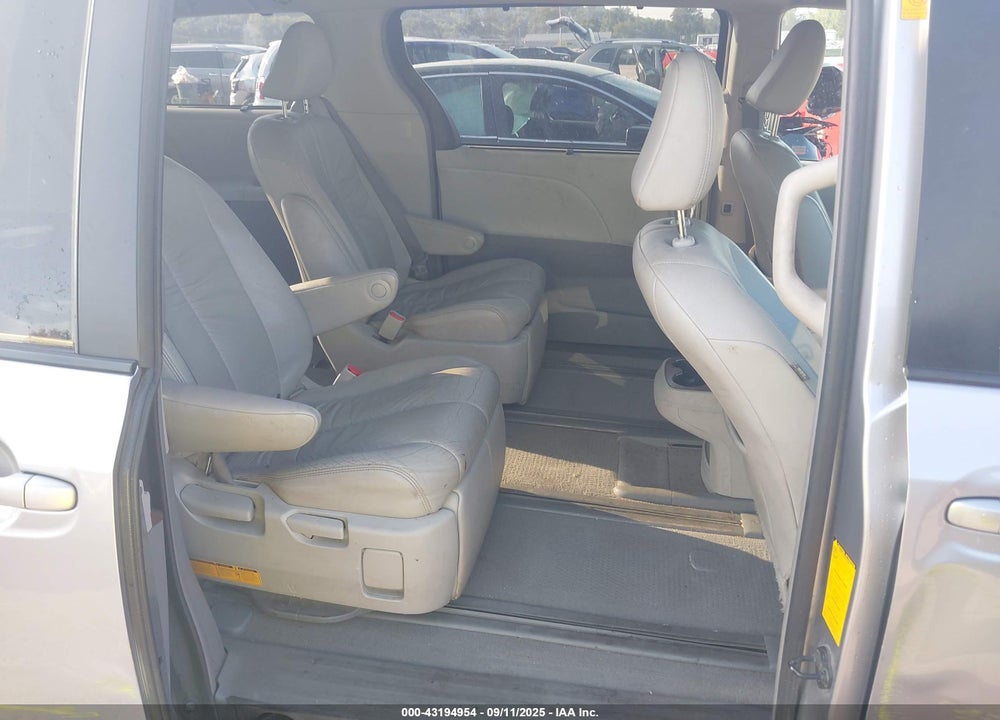 2011 TOYOTA SIENNA XLE VIN: 5TDDK3DC9BS003738