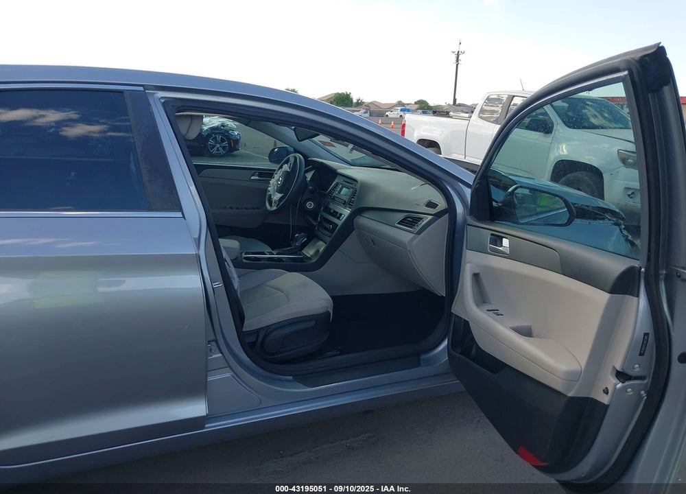 2015 HYUNDAI SONATA VIN: 5NPE24AF5FH189430
