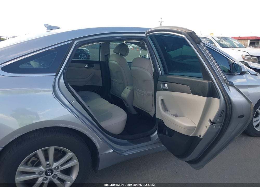 2015 HYUNDAI SONATA VIN: 5NPE24AF5FH189430