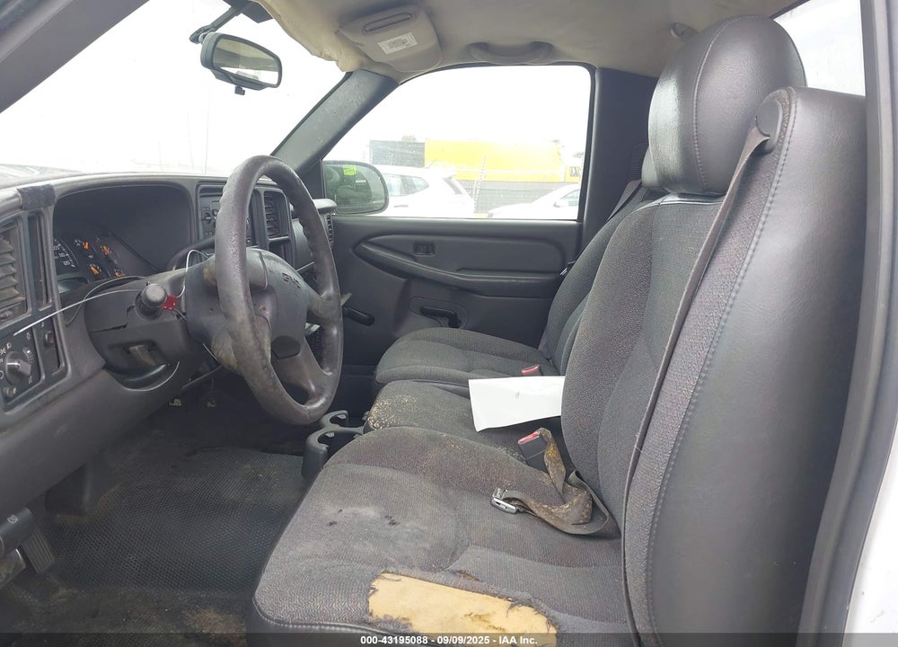 2005 GMC NEW SIERRA C1500 VIN: 1GTEC14V65Z900736