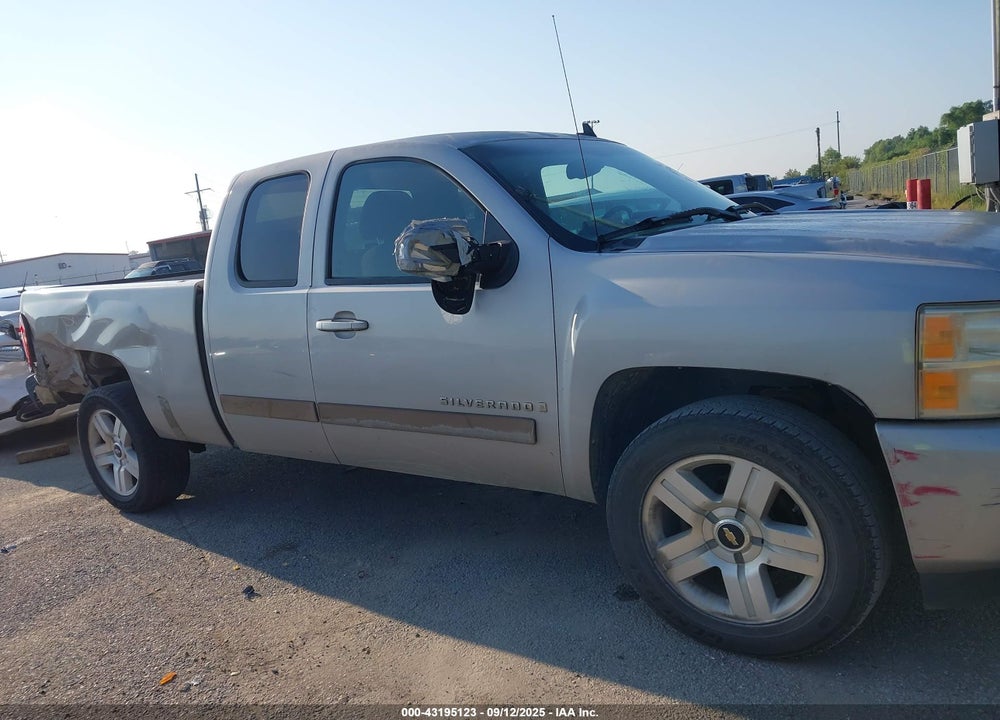 2008 CHEVROLET SILVERADO 1500 LT1 VIN: 2GCEC19J881276618