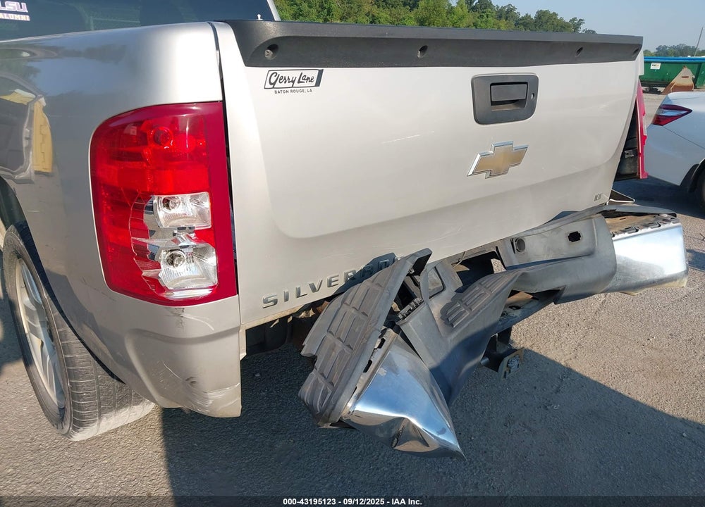 2008 CHEVROLET SILVERADO 1500 LT1 VIN: 2GCEC19J881276618