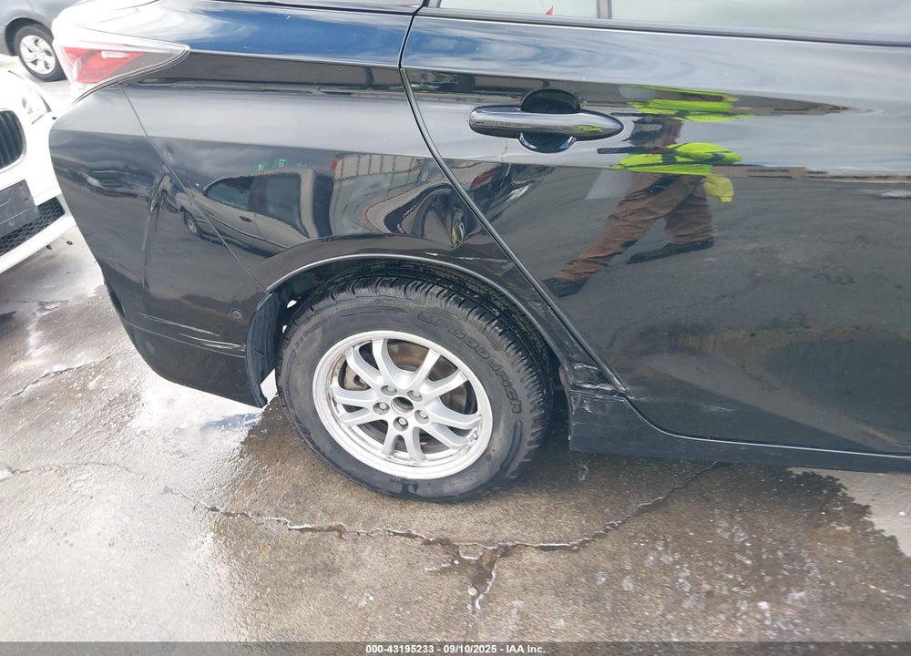 2018 TOYOTA PRIUS TWO VIN: JTDKBRFU9J3063552