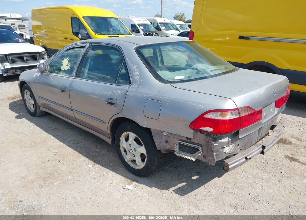 2000 HONDA ACCORD 2.3 EX VIN: 1HGCG6573YA040131