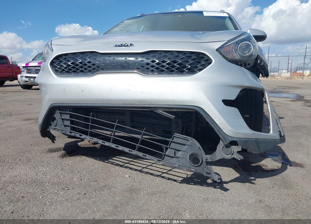 2020 KIA NIRO VIN: KNDCB3LC2L5437956