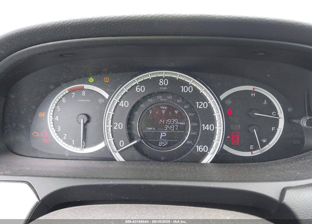 2015 HONDA ACCORD VIN: 1HGCR2F31FA200714