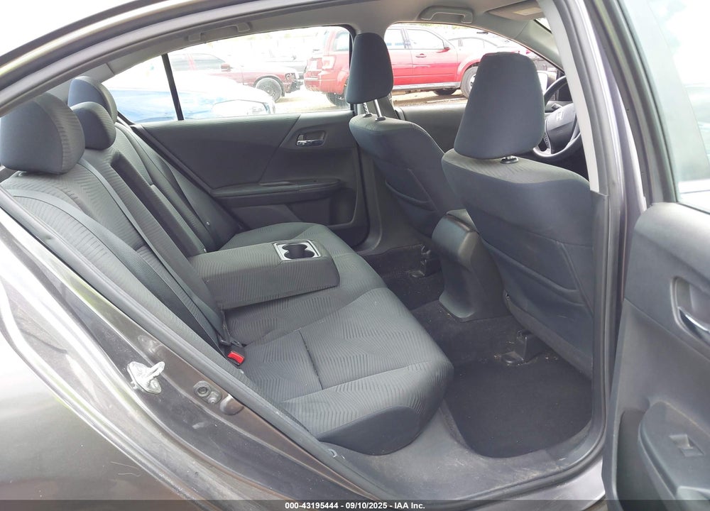 2015 HONDA ACCORD VIN: 1HGCR2F31FA200714