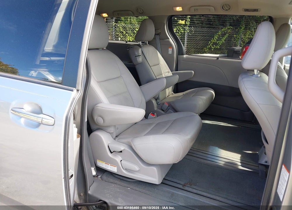 2016 TOYOTA SIENNA XLE 8 PASSENGER VIN: 5TDYK3DC6GS725712