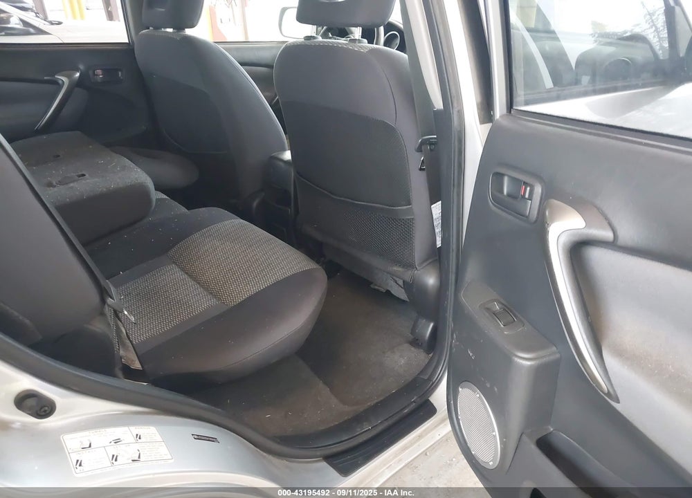 2005 TOYOTA RAV4 VIN: JTEGD20V150063573