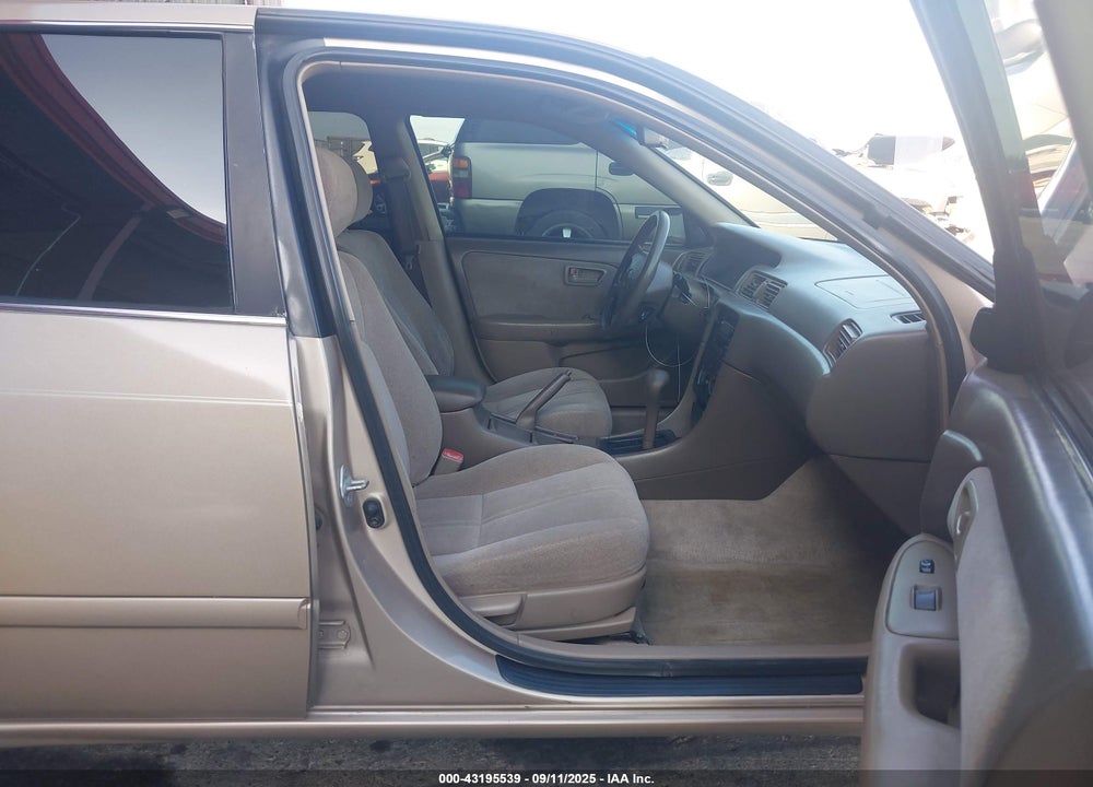 2001 TOYOTA CAMRY LE VIN: 4T1BG22K41U065616