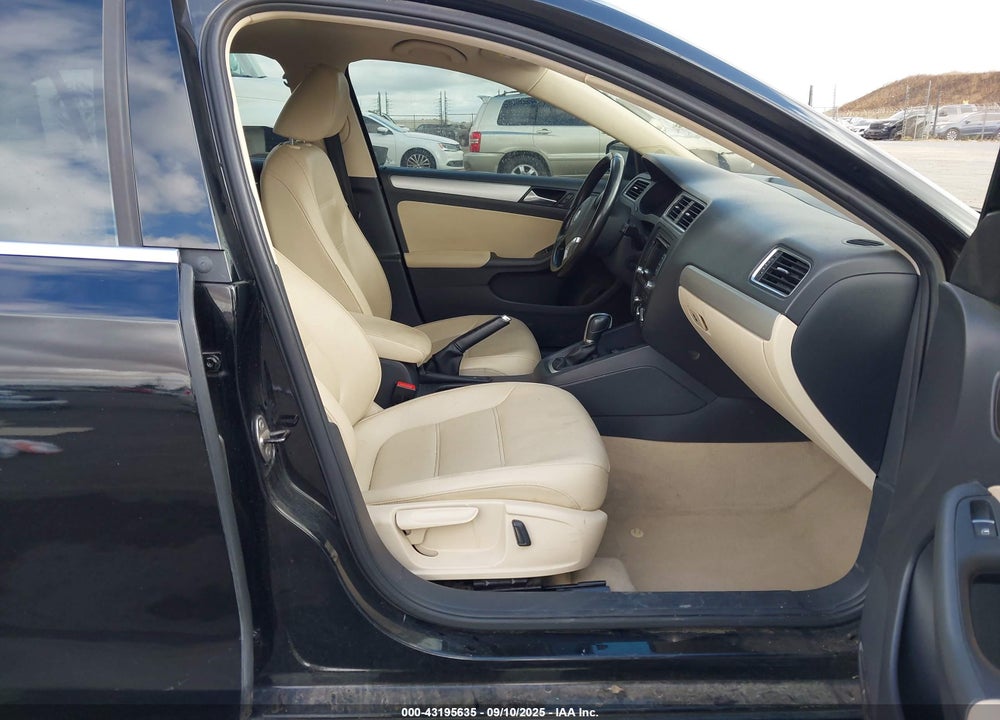 2014 VOLKSWAGEN JETTA VIN: 3VWD17AJ2EM327967