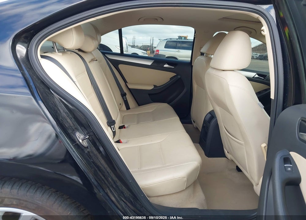2014 VOLKSWAGEN JETTA VIN: 3VWD17AJ2EM327967