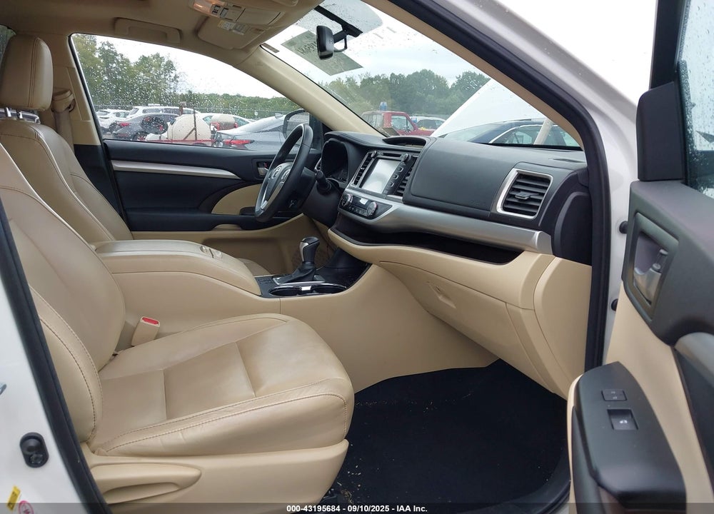 2016 TOYOTA HIGHLANDER XLE V6 VIN: 5TDJKRFH3GS306889