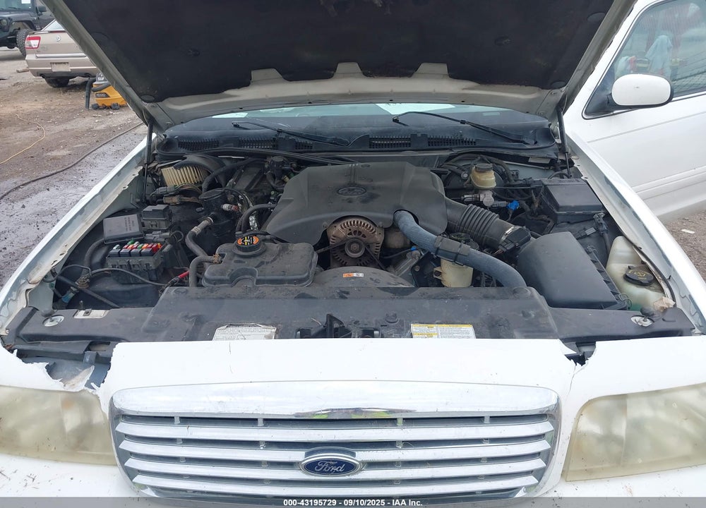 2000 FORD CROWN VICTORIA LX VIN: 2FAFP74W7YX154625