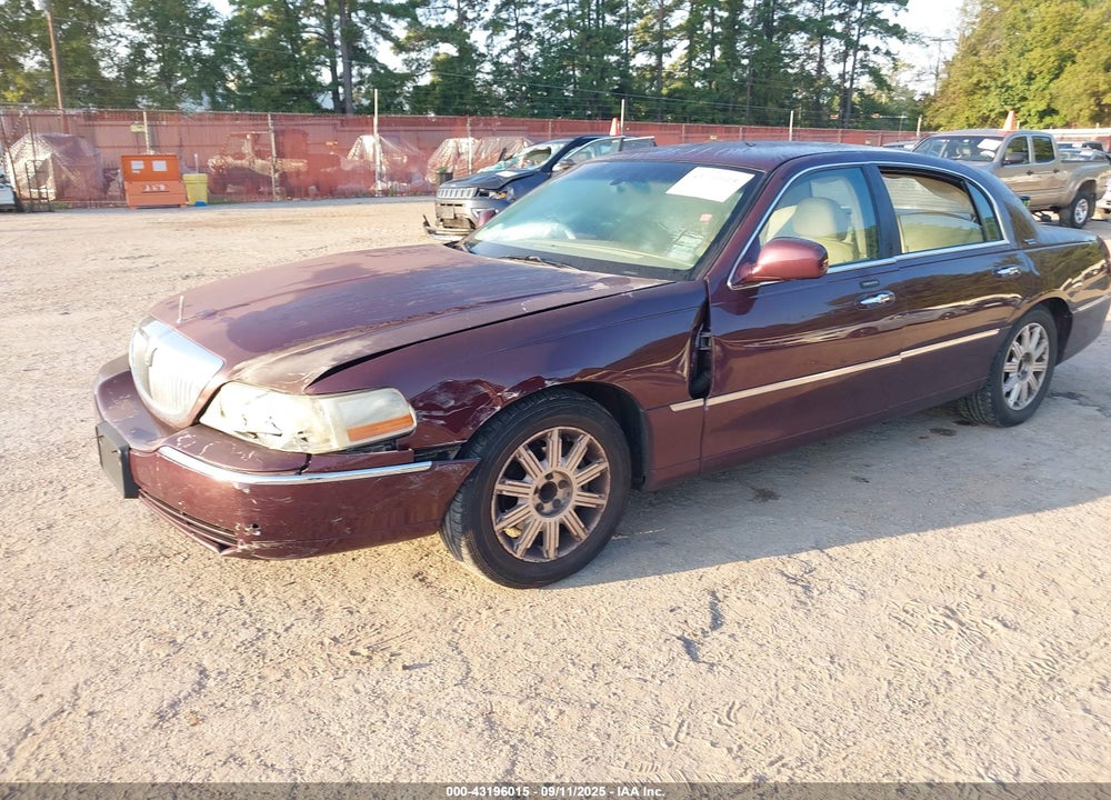 2008 LINCOLN TOWN CAR SIGNATURE LIMITED VIN: 2LNHM82V18X648714