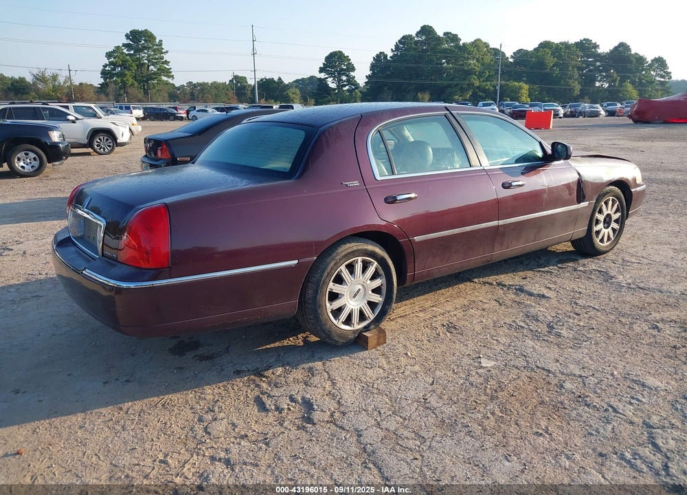 2008 LINCOLN TOWN CAR SIGNATURE LIMITED VIN: 2LNHM82V18X648714