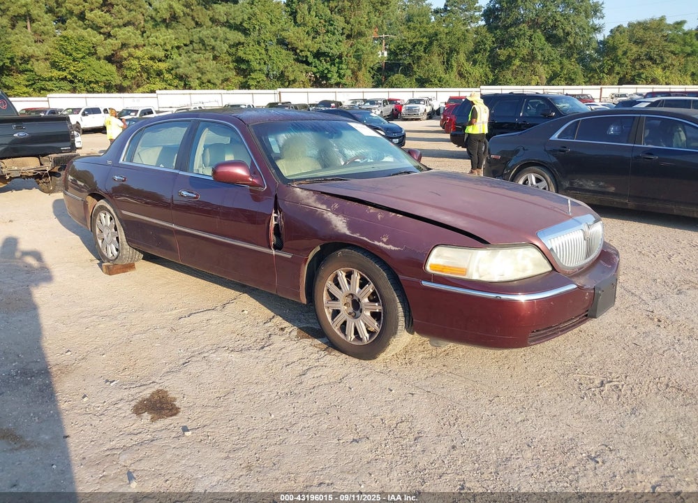 2008 LINCOLN TOWN CAR SIGNATURE LIMITED VIN: 2LNHM82V18X648714