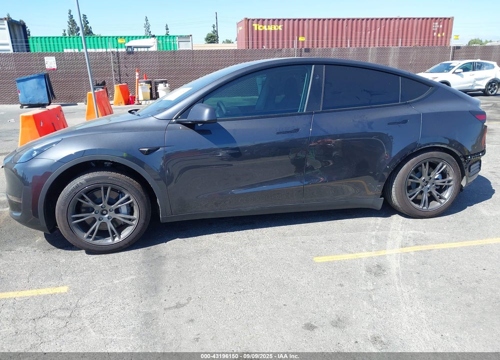 2024 TESLA MODEL Y LONG RANGE DUAL MOTOR ALL-WHEEL DRIVE VIN: 7SAYGAEE8RF211201