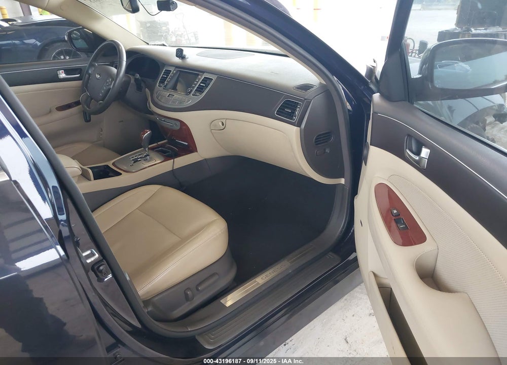 2012 HYUNDAI GENESIS VIN: KMHGC4DD0CU154923