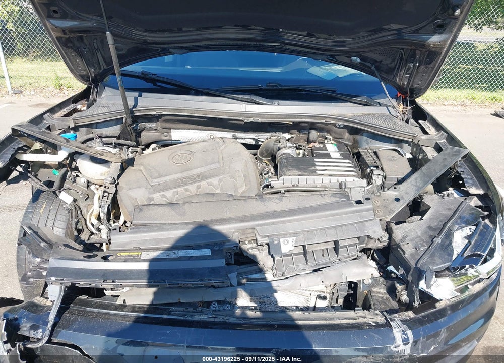 2018 VOLKSWAGEN TIGUAN VIN: 3VV0B7AXXJM107104