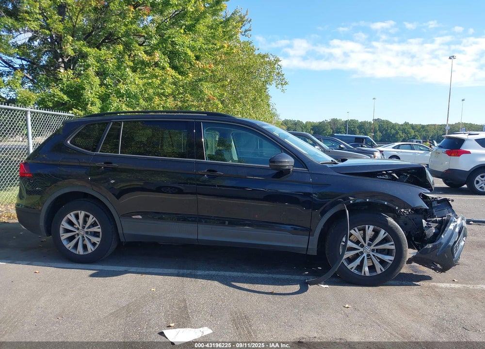 2018 VOLKSWAGEN TIGUAN VIN: 3VV0B7AXXJM107104