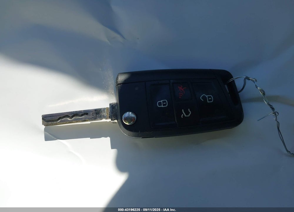 2018 VOLKSWAGEN TIGUAN VIN: 3VV0B7AXXJM107104