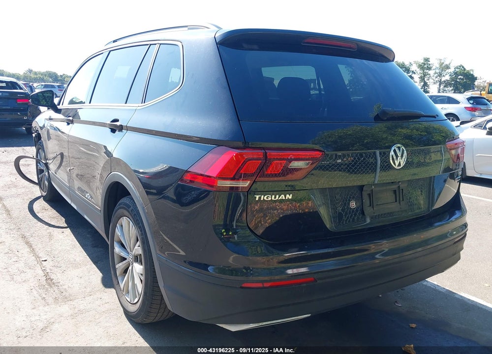 2018 VOLKSWAGEN TIGUAN VIN: 3VV0B7AXXJM107104