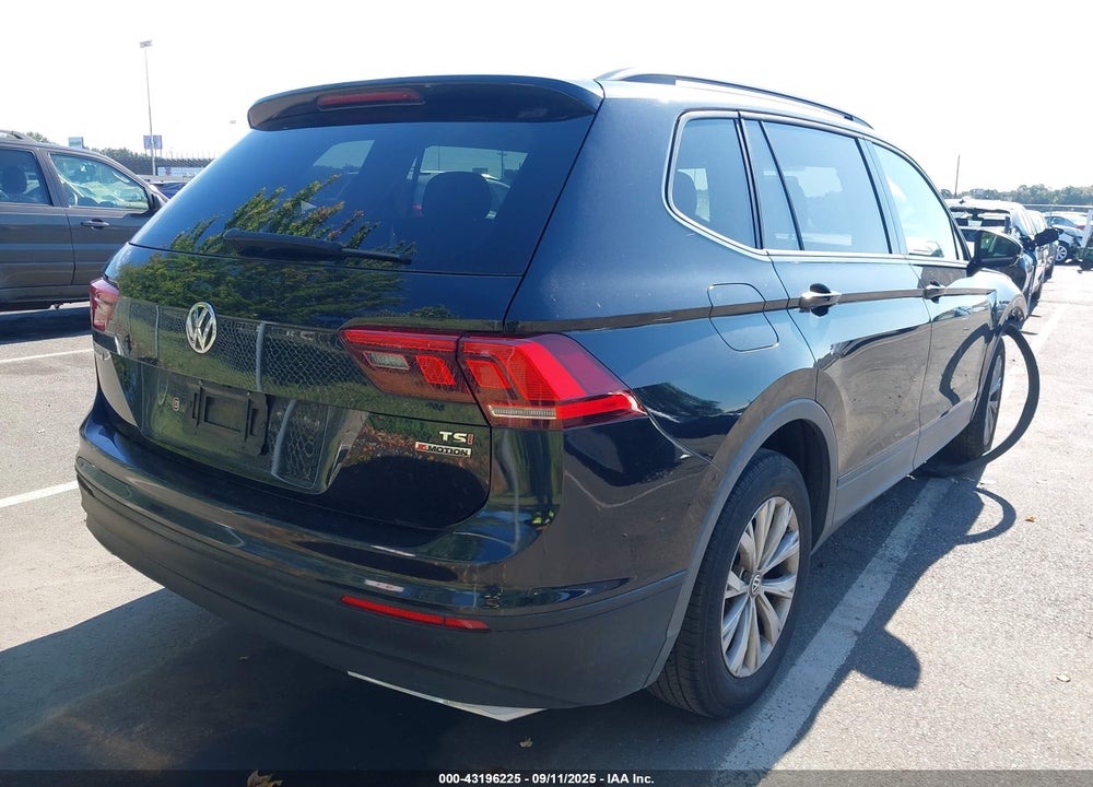 2018 VOLKSWAGEN TIGUAN VIN: 3VV0B7AXXJM107104