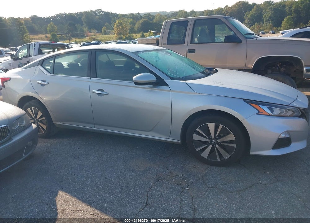 2022 NISSAN ALTIMA SV FWD VIN: 1N4BL4DV4NN384975