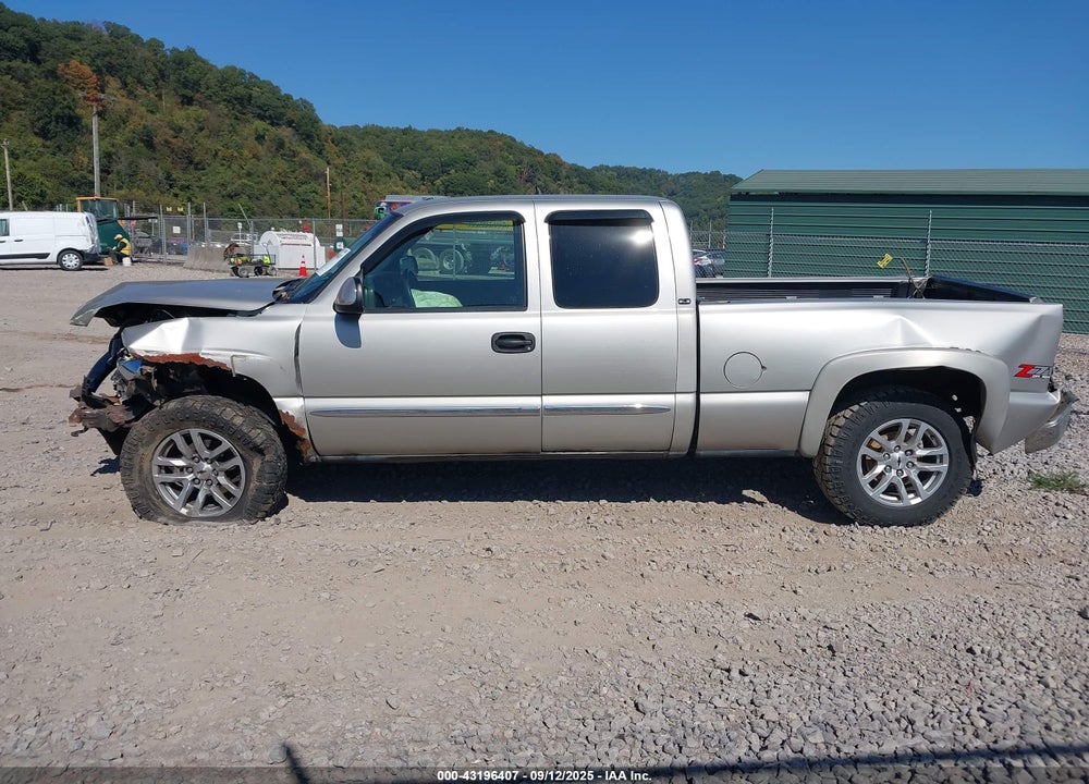 2005 GMC SIERRA 1500 SLE VIN: 2GTEK19B351344136