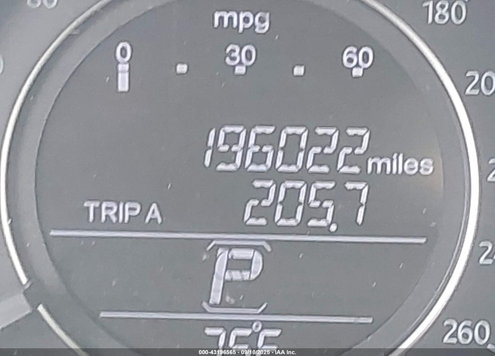 2015 HONDA ACCORD VIN: 1HGCR2F39FA043823