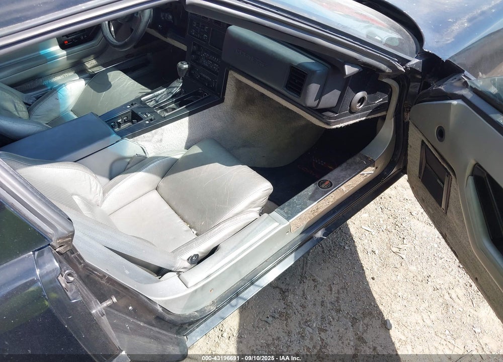 1985 CHEVROLET CORVETTE VIN: 1G1YY078XF5130587