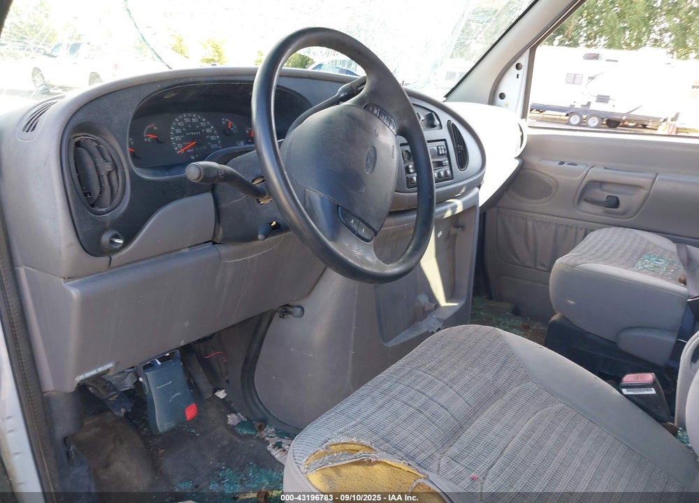 2000 FORD E-350 SUPER DUTY XL/XLT VIN: 1FBSS31L1YHB59138