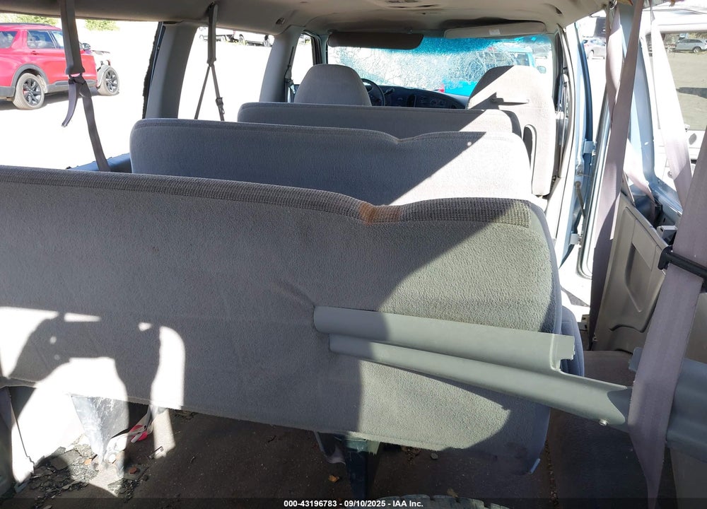 2000 FORD E-350 SUPER DUTY XL/XLT VIN: 1FBSS31L1YHB59138