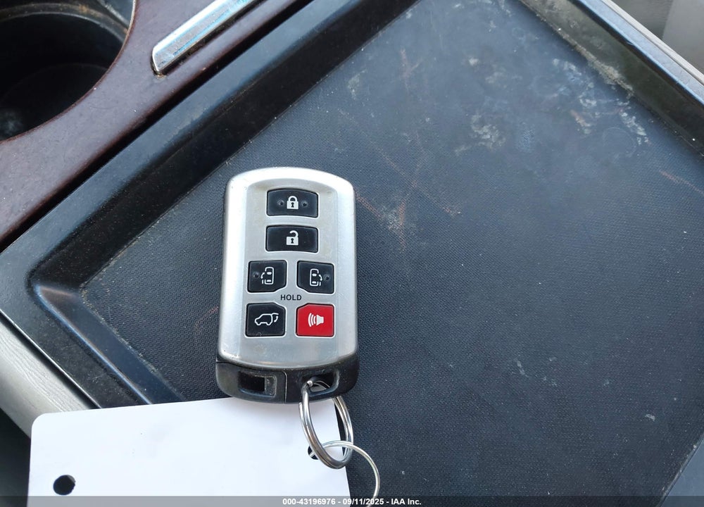 2011 TOYOTA SIENNA XLE V6 VIN: 5TDYK3DC4BS030573
