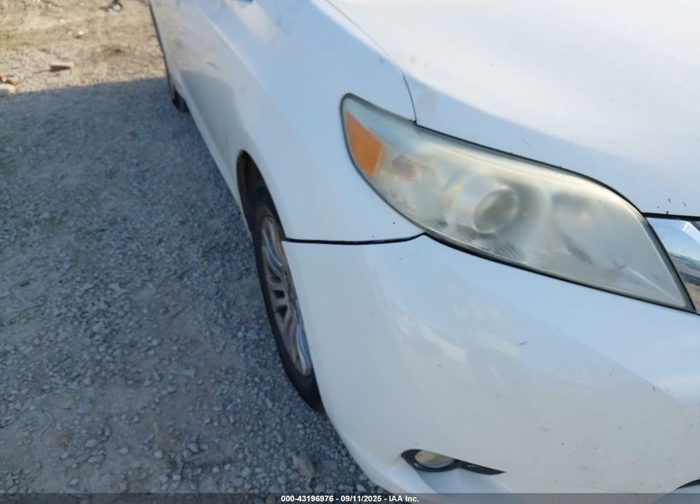 2011 TOYOTA SIENNA XLE V6 VIN: 5TDYK3DC4BS030573