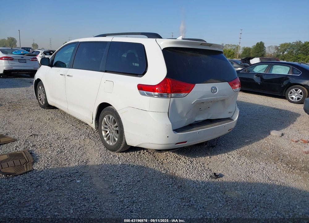 2011 TOYOTA SIENNA XLE V6 VIN: 5TDYK3DC4BS030573